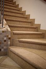 Декоративный ковровые ступеньки HIGHT-класс с укладкой на лестницу